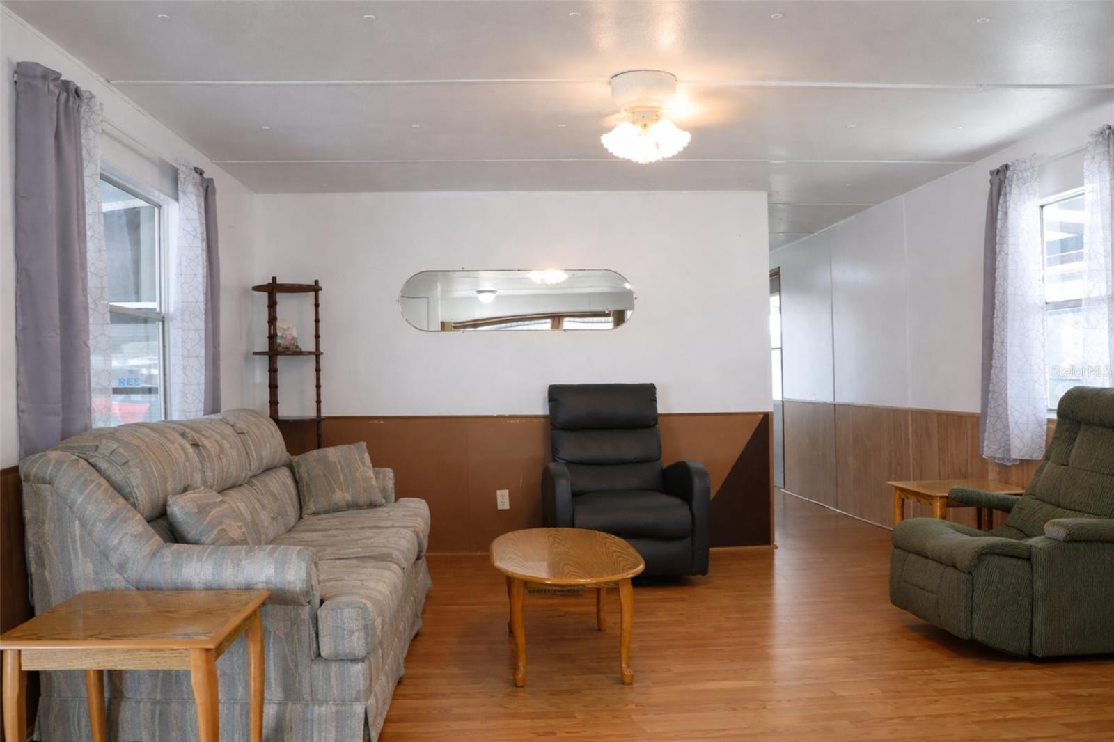 OAKS ROYAL MOBILE HOME SUB - Residential