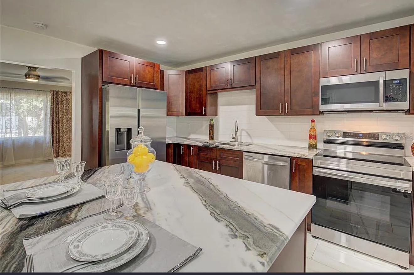 SIRMONS HEIGHTS 1ST ADD - Residential