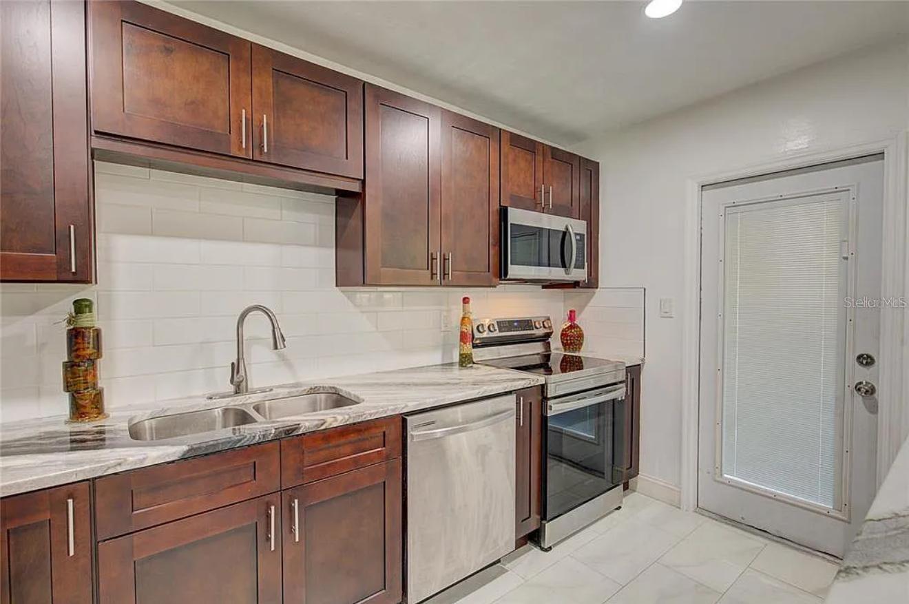 SIRMONS HEIGHTS 1ST ADD - Residential