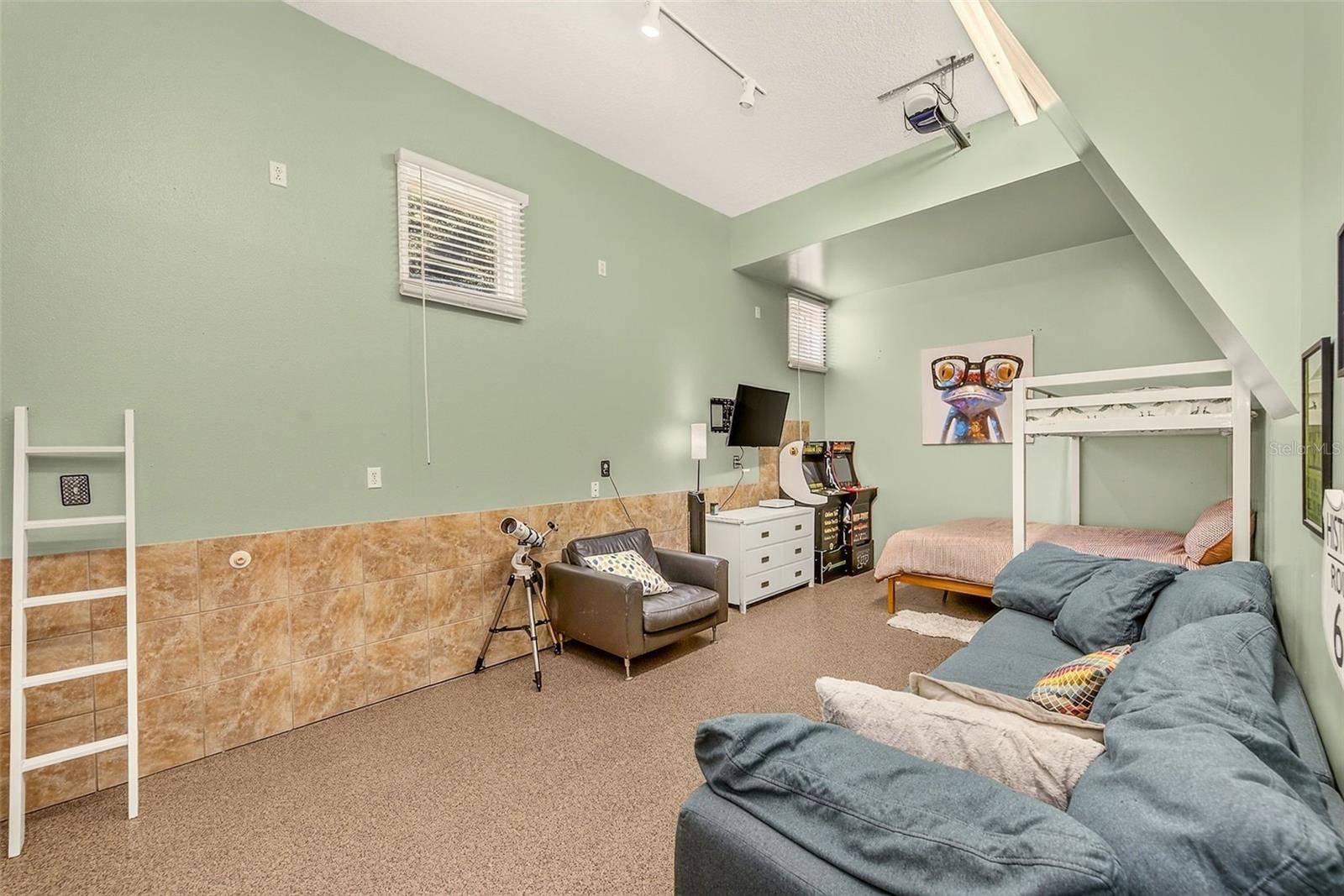 BLOOMINGDALE SEC F UNIT 1 - Residential