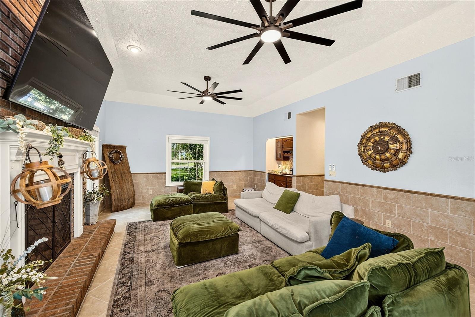 BLOOMINGDALE SEC F UNIT 1 - Residential