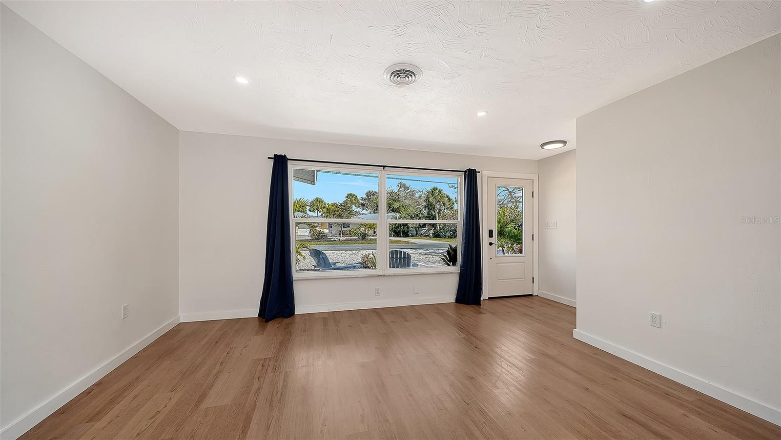 SORRENTO SHORES - Residential