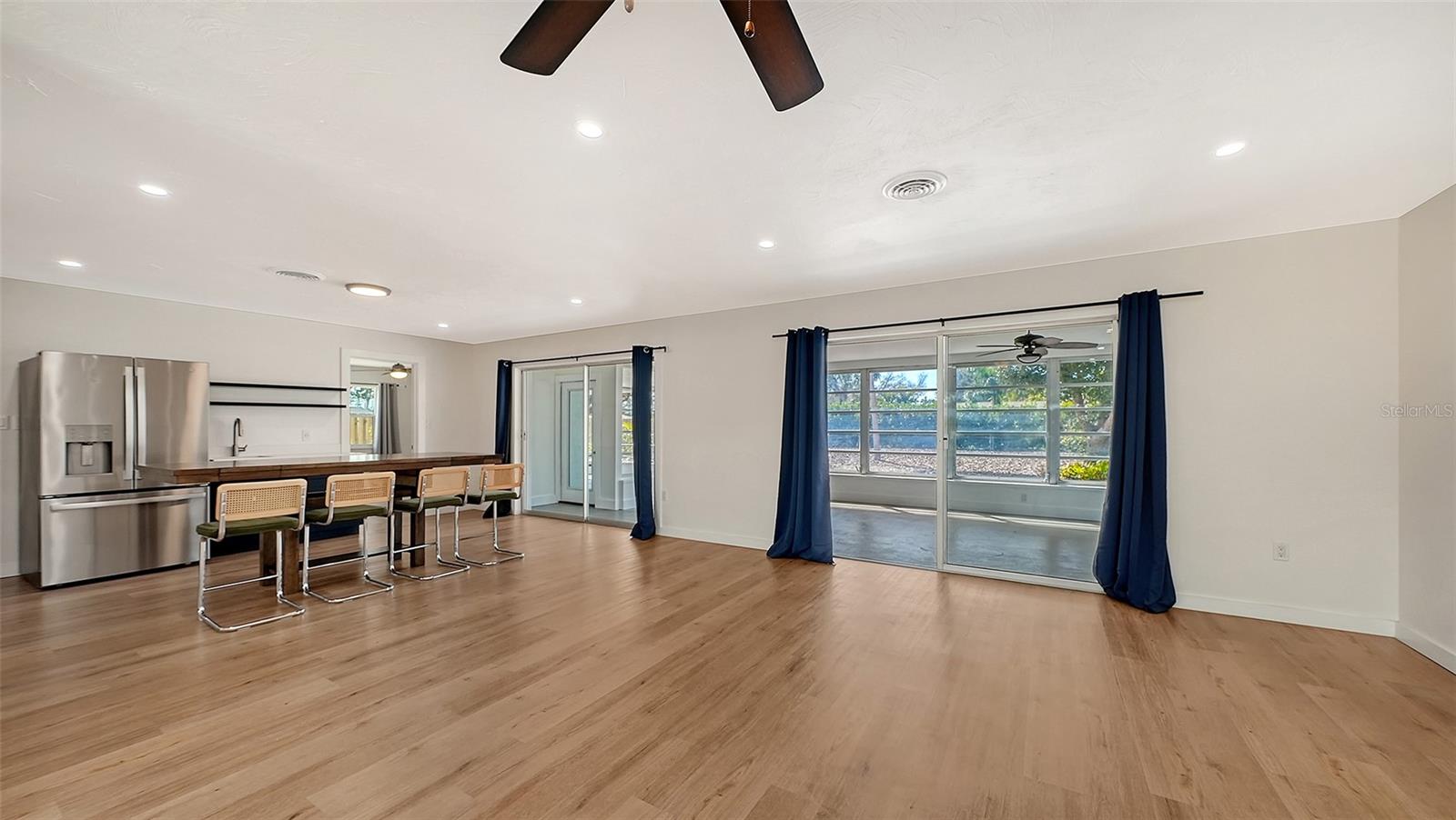 SORRENTO SHORES - Residential