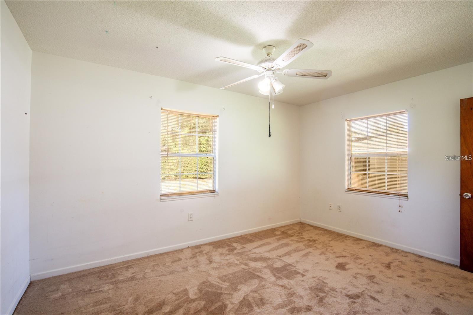 MOUNT PLYMOUTH - Commercial Sale