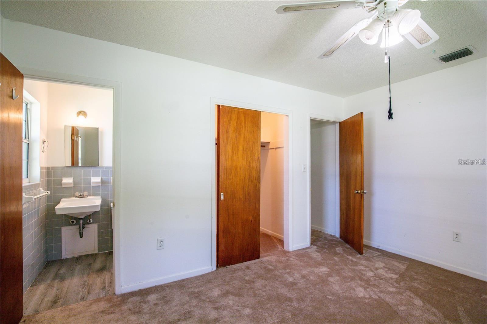 MOUNT PLYMOUTH - Commercial Sale