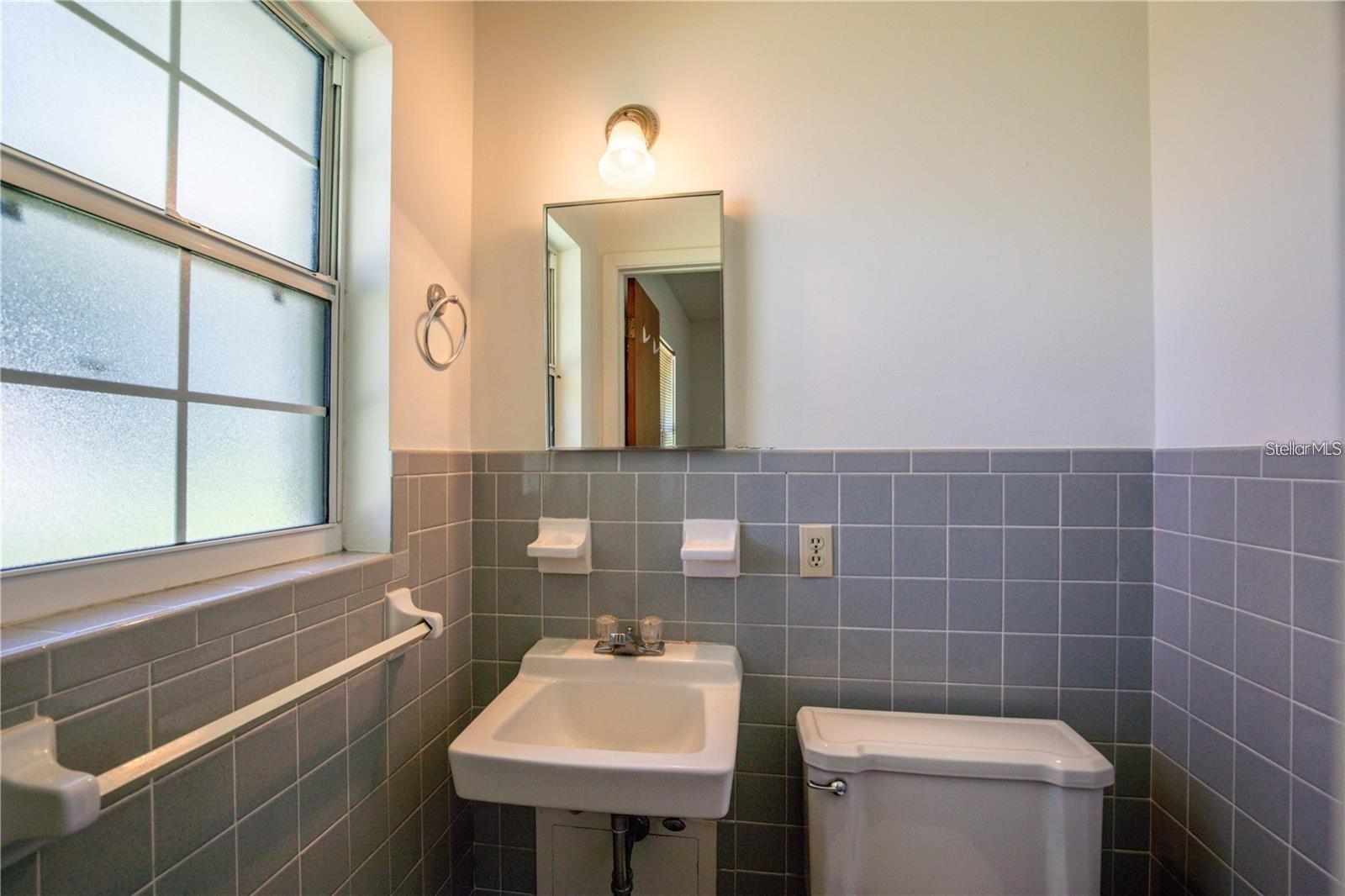 MOUNT PLYMOUTH - Commercial Sale