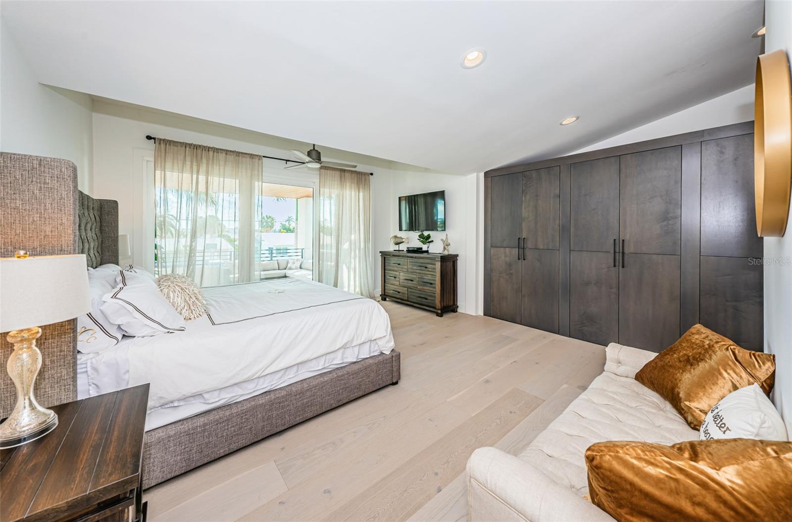 BOCA CIEGA ISLE - Residential