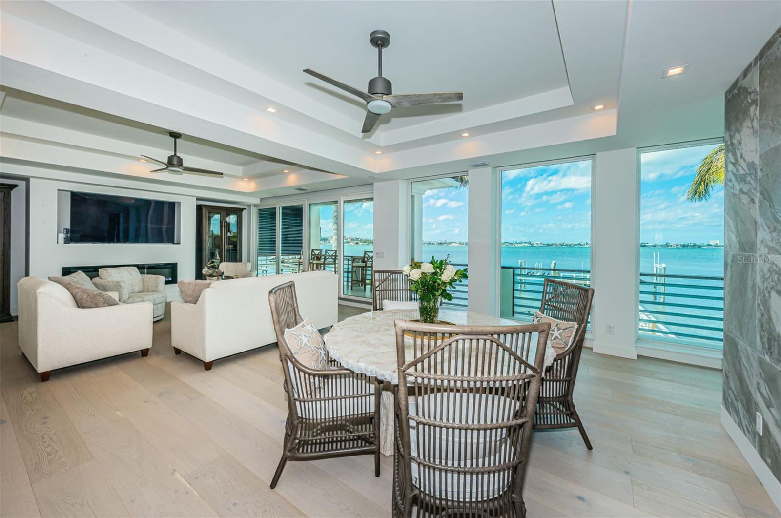 BOCA CIEGA ISLE - Residential