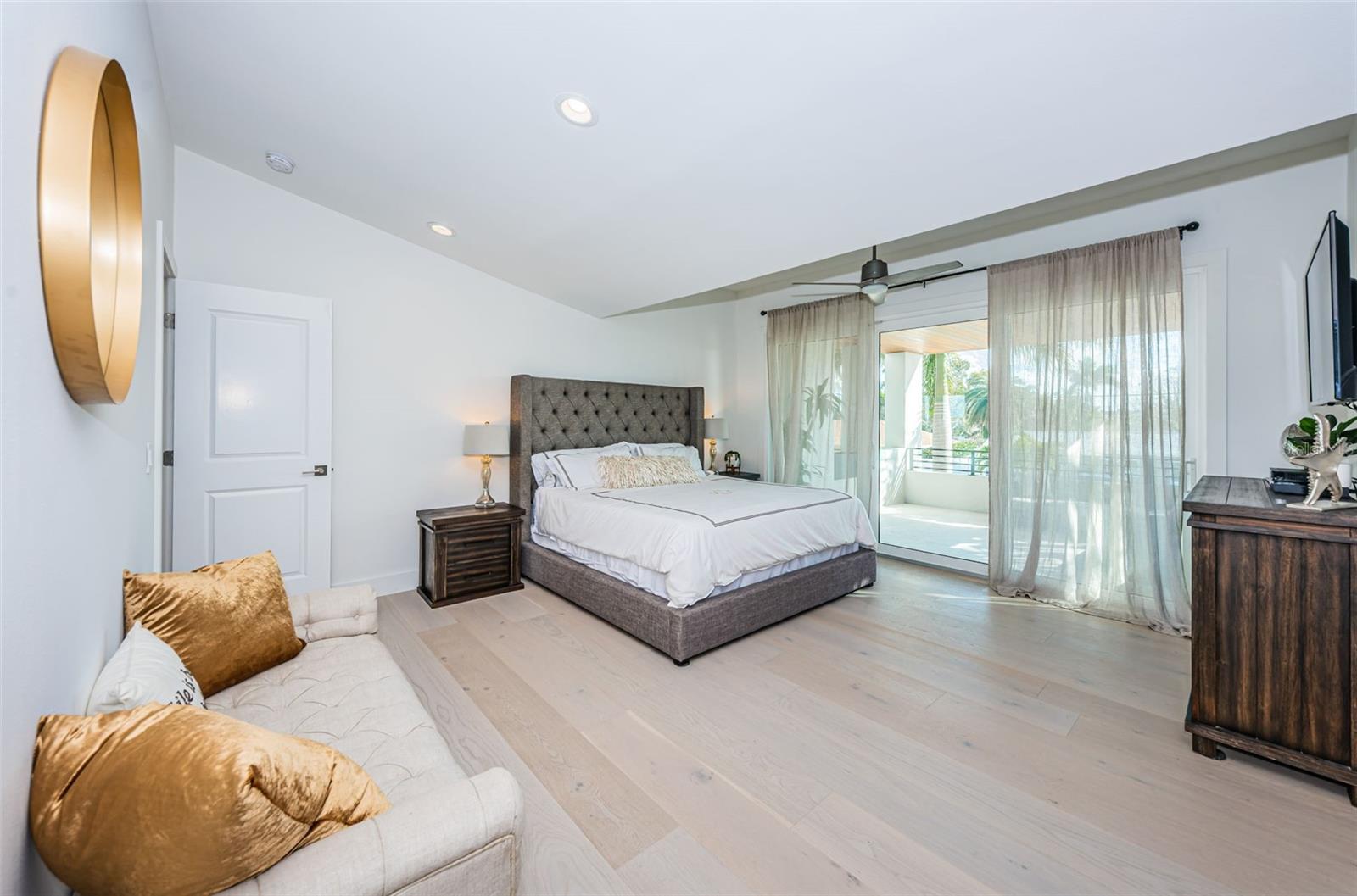 BOCA CIEGA ISLE - Residential