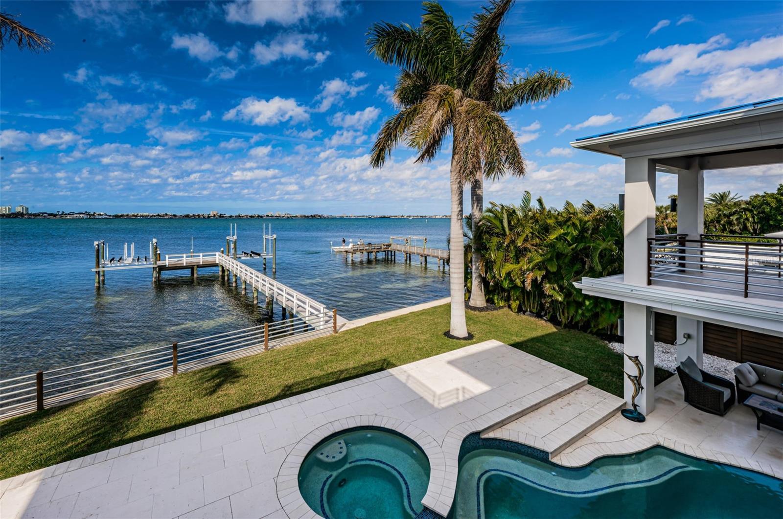 BOCA CIEGA ISLE - Residential