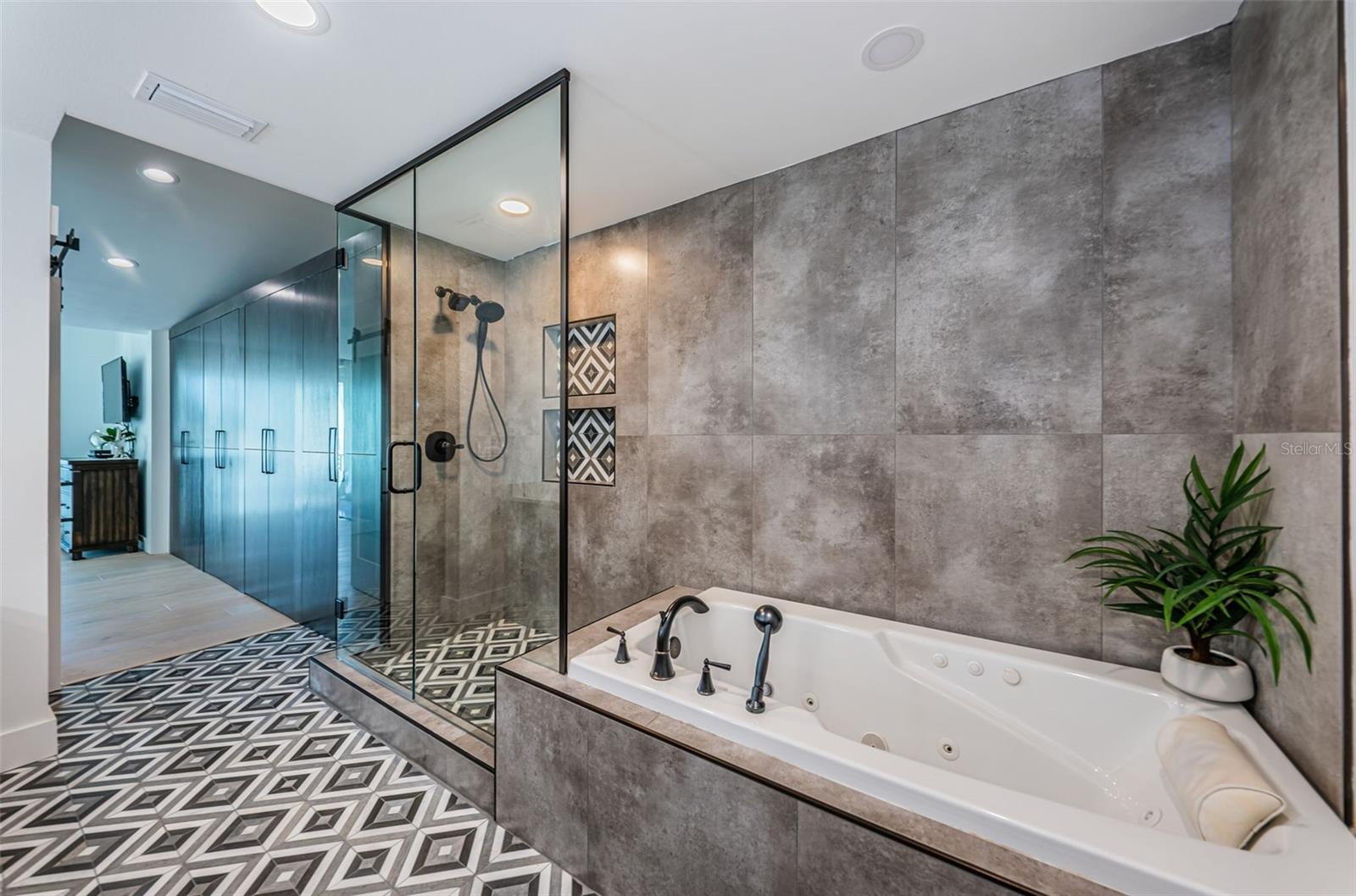 BOCA CIEGA ISLE - Residential