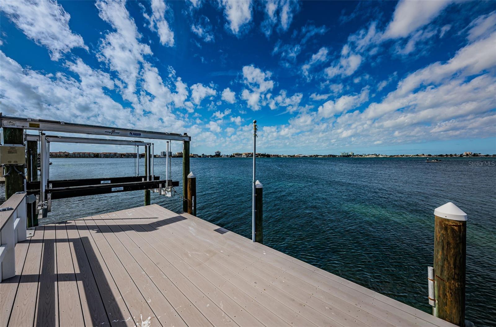 BOCA CIEGA ISLE - Residential
