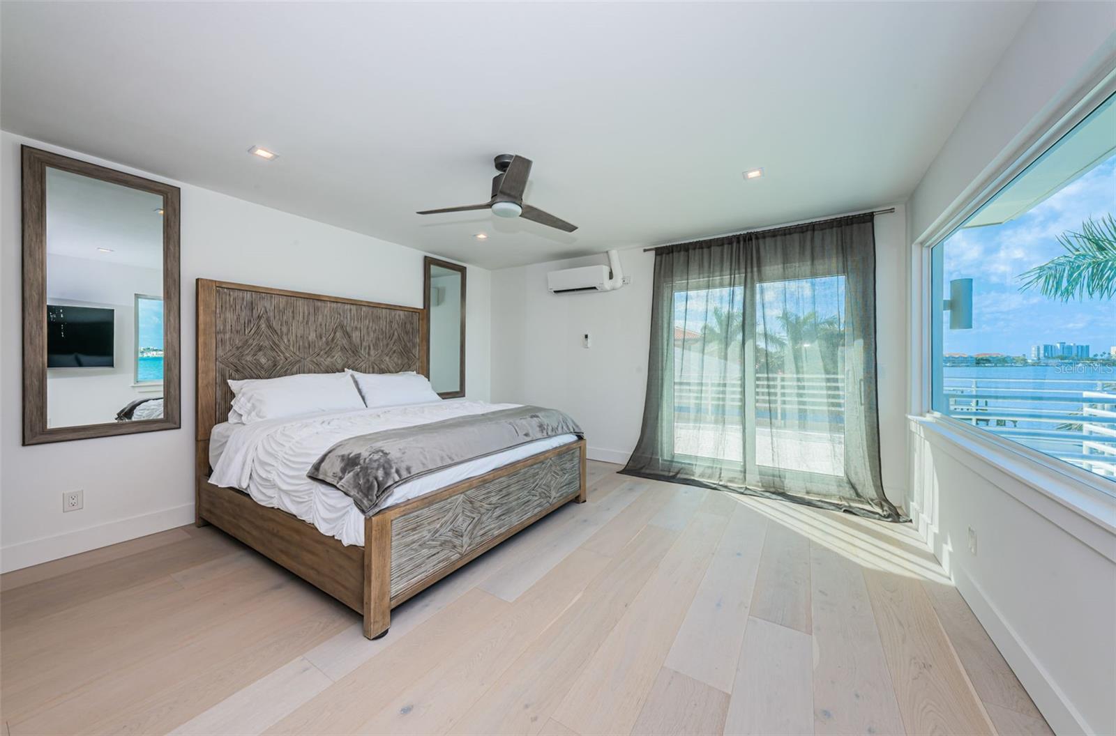BOCA CIEGA ISLE - Residential
