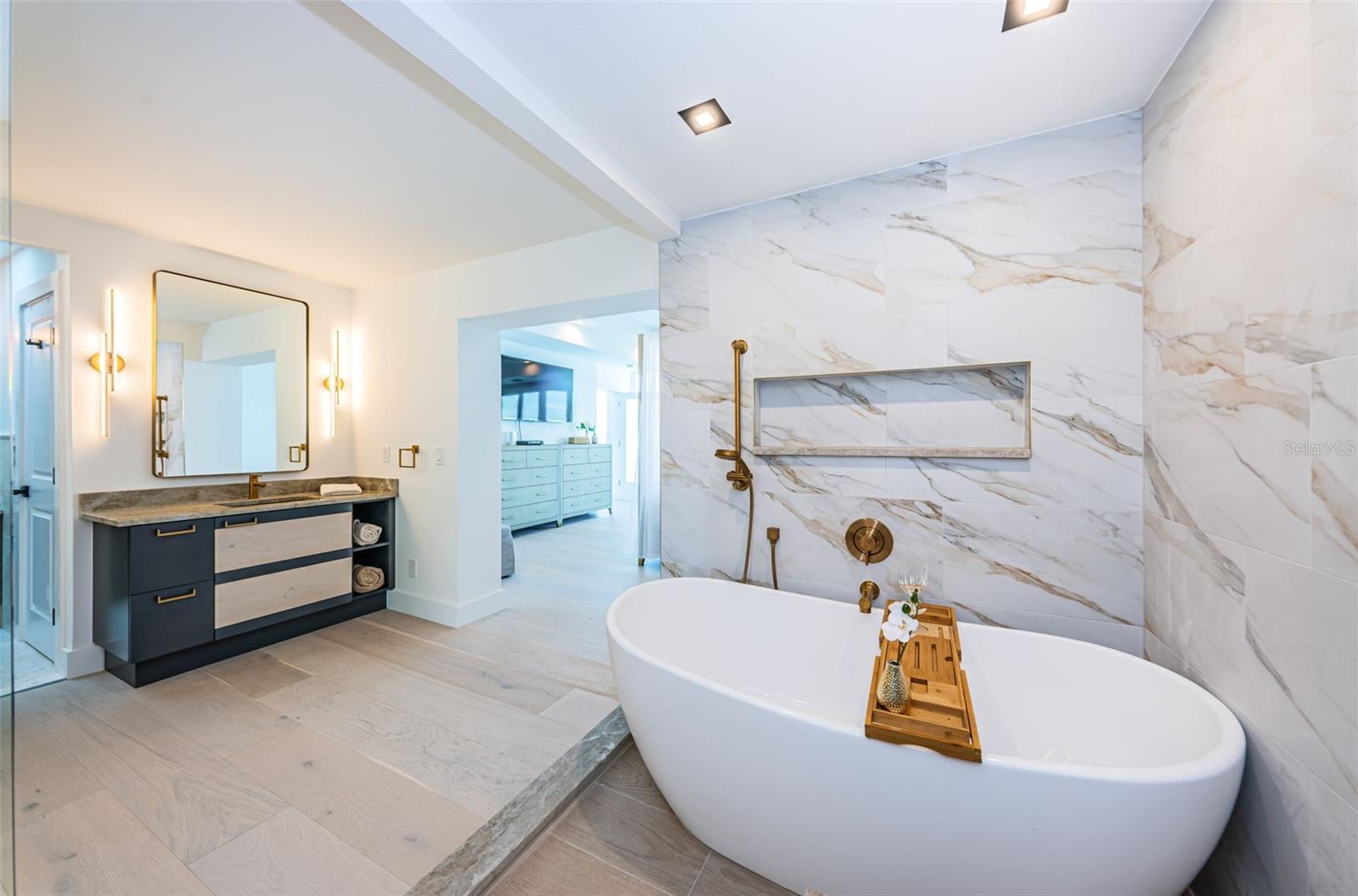 BOCA CIEGA ISLE - Residential