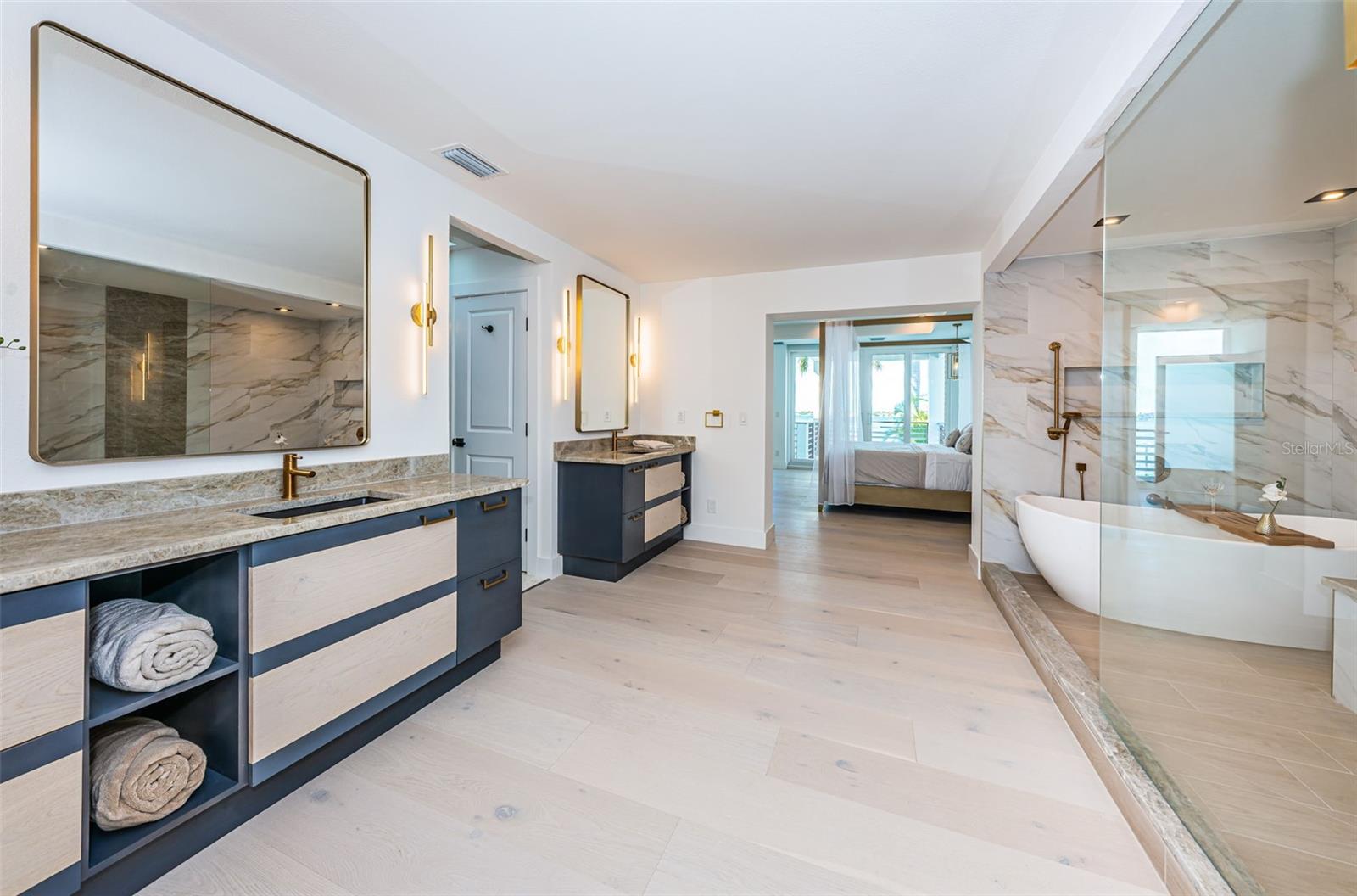 BOCA CIEGA ISLE - Residential