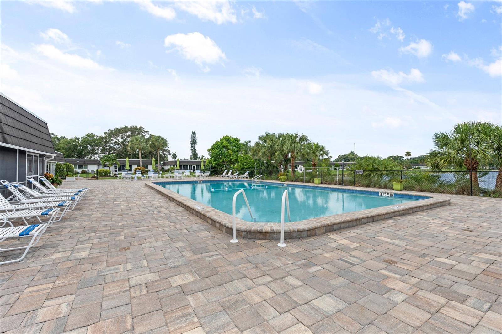 GLEN OAKS RIDGE VILLAS 1 - Residential