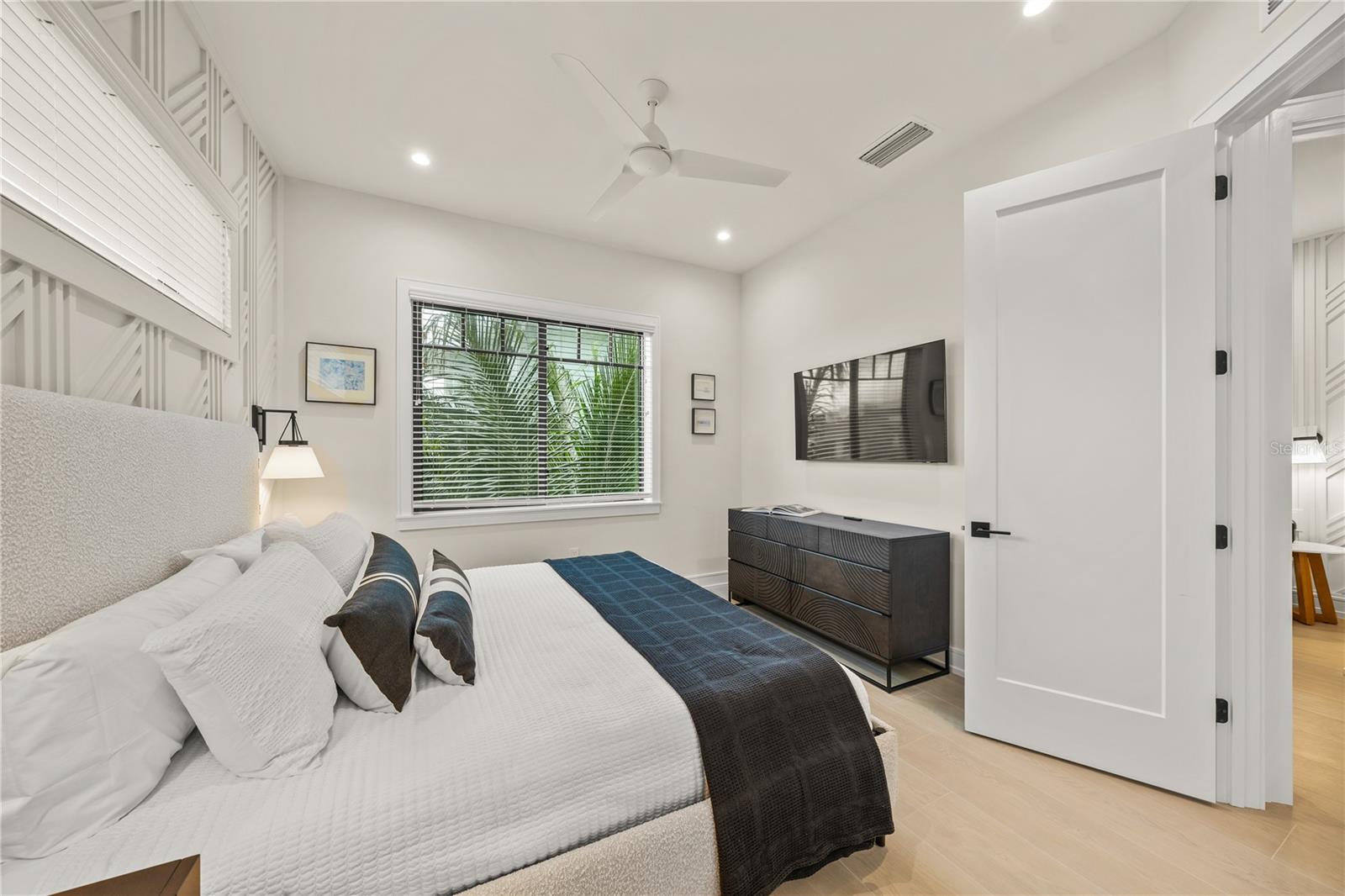 CORTEZ BEACH - Residential