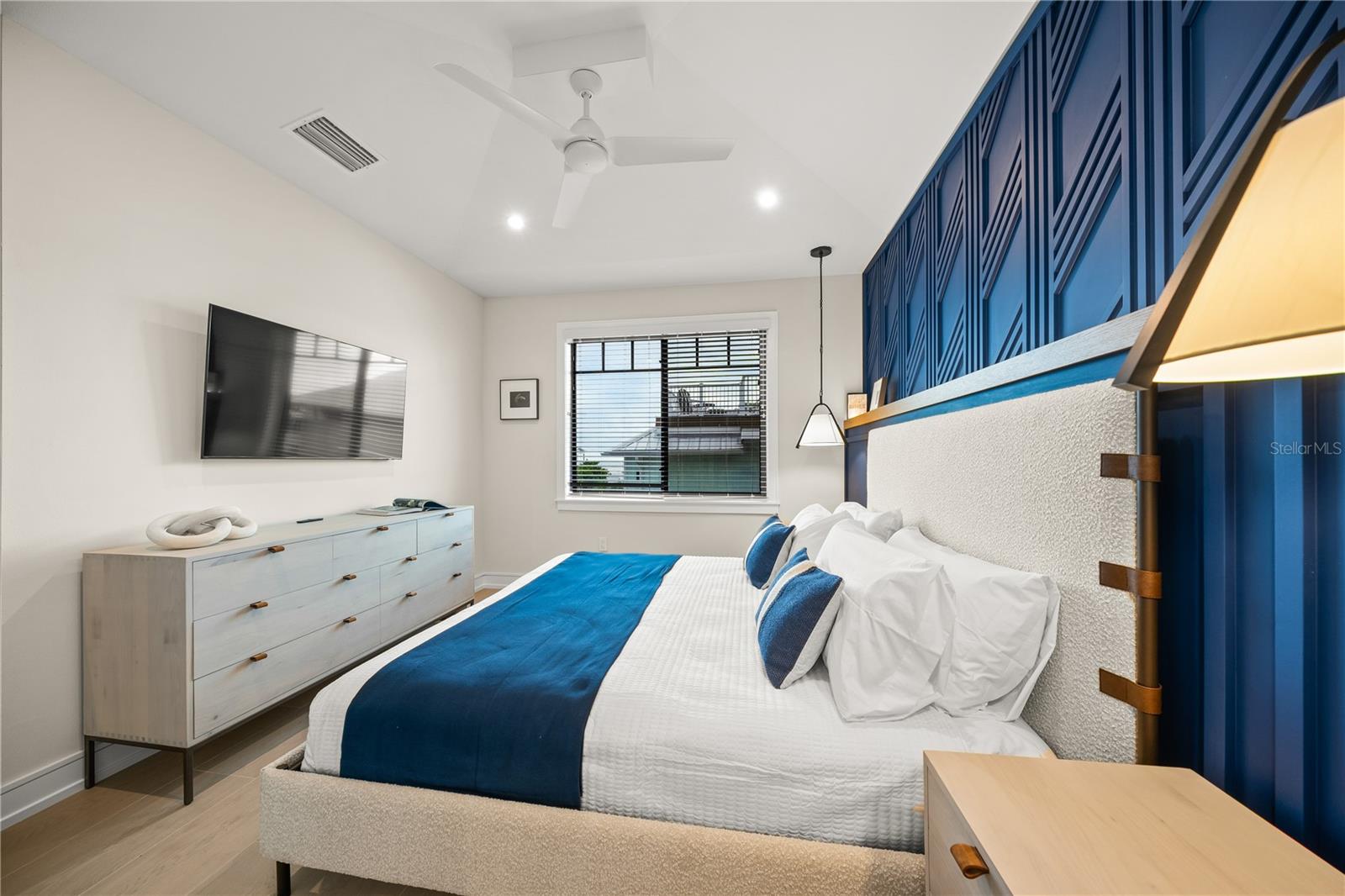 CORTEZ BEACH - Residential