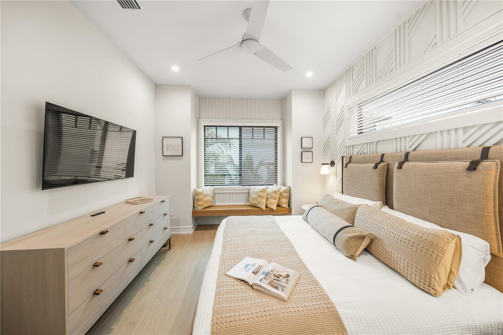 CORTEZ BEACH - Residential
