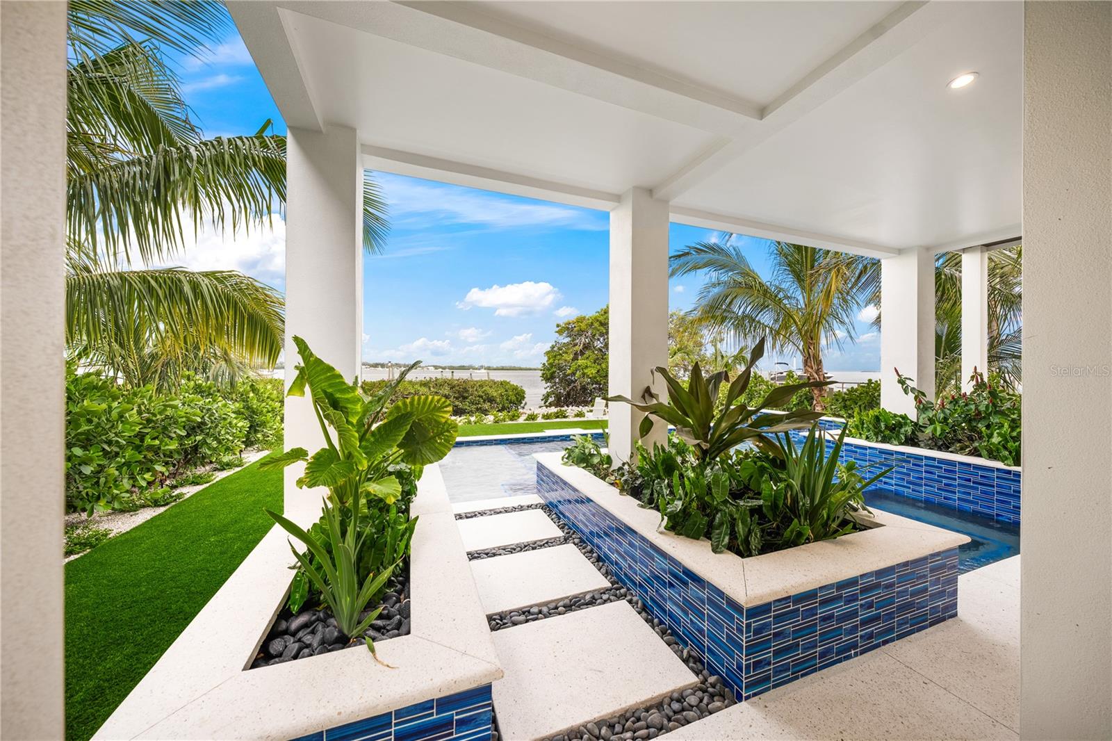 CORTEZ BEACH - Residential