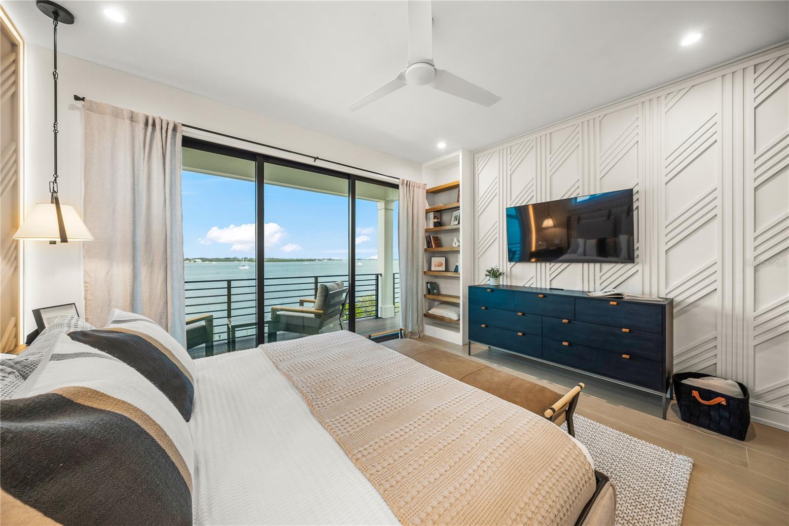 CORTEZ BEACH - Residential