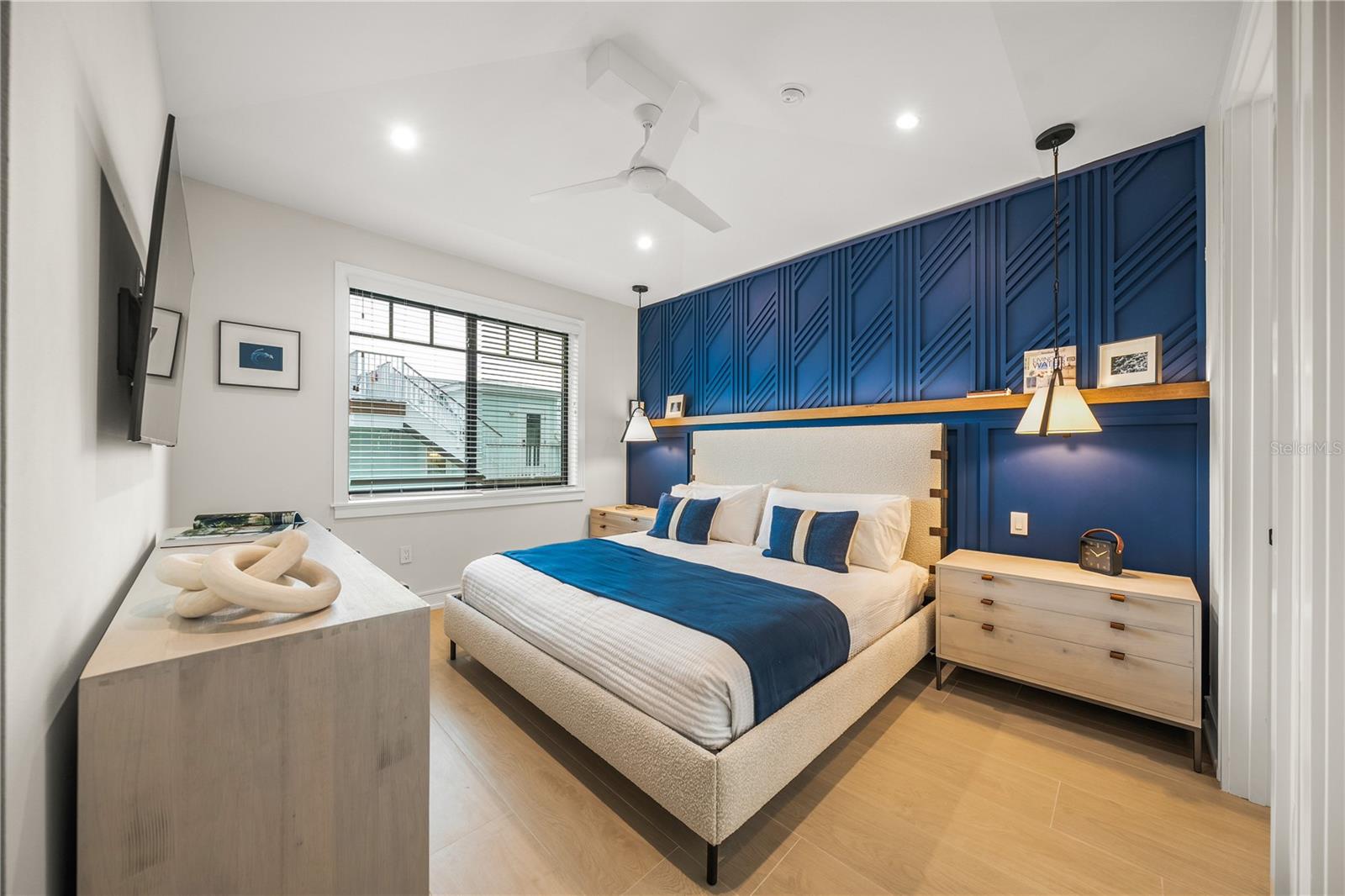 CORTEZ BEACH - Residential
