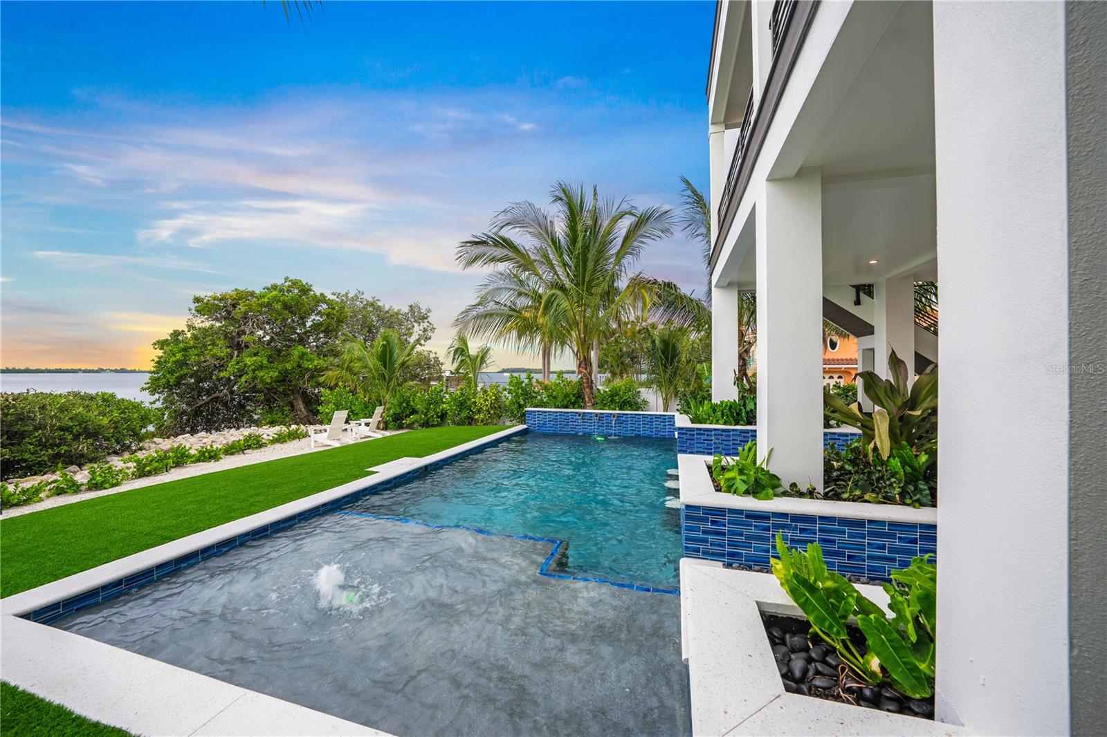 CORTEZ BEACH - Residential