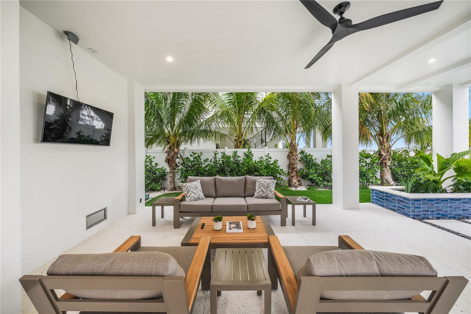 CORTEZ BEACH - Residential