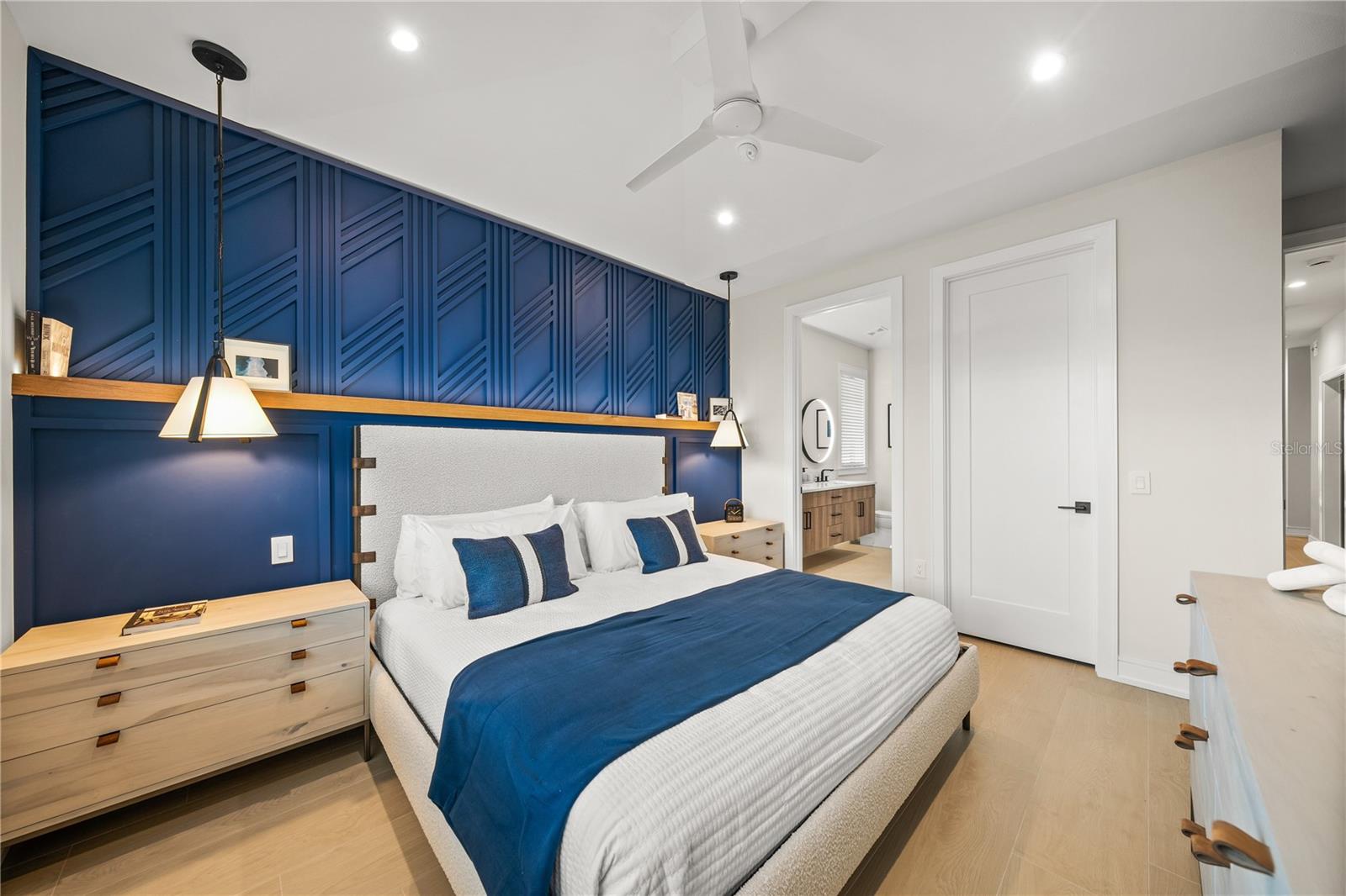 CORTEZ BEACH - Residential
