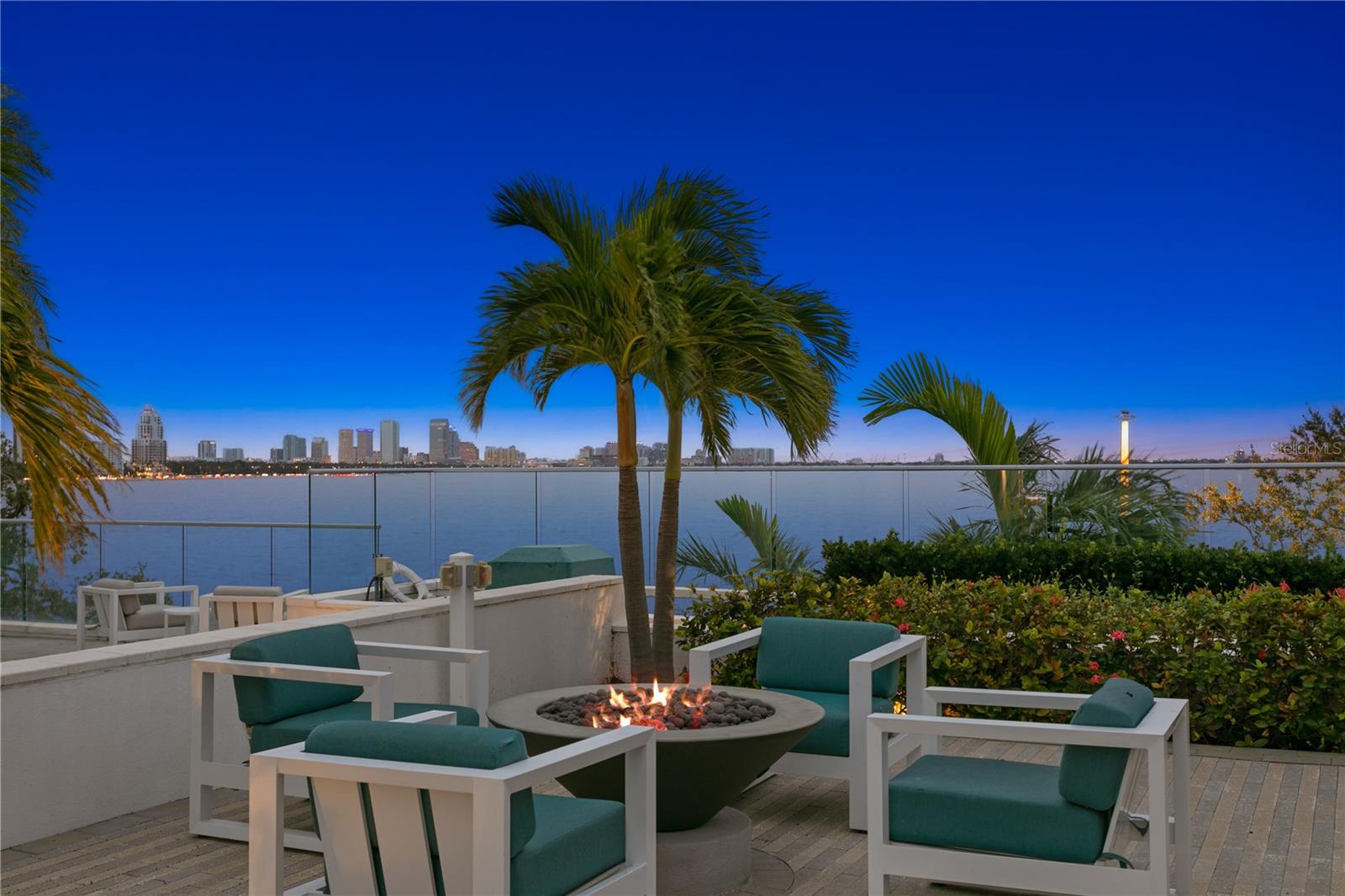 VIRAGE BAYSHORE - Residential