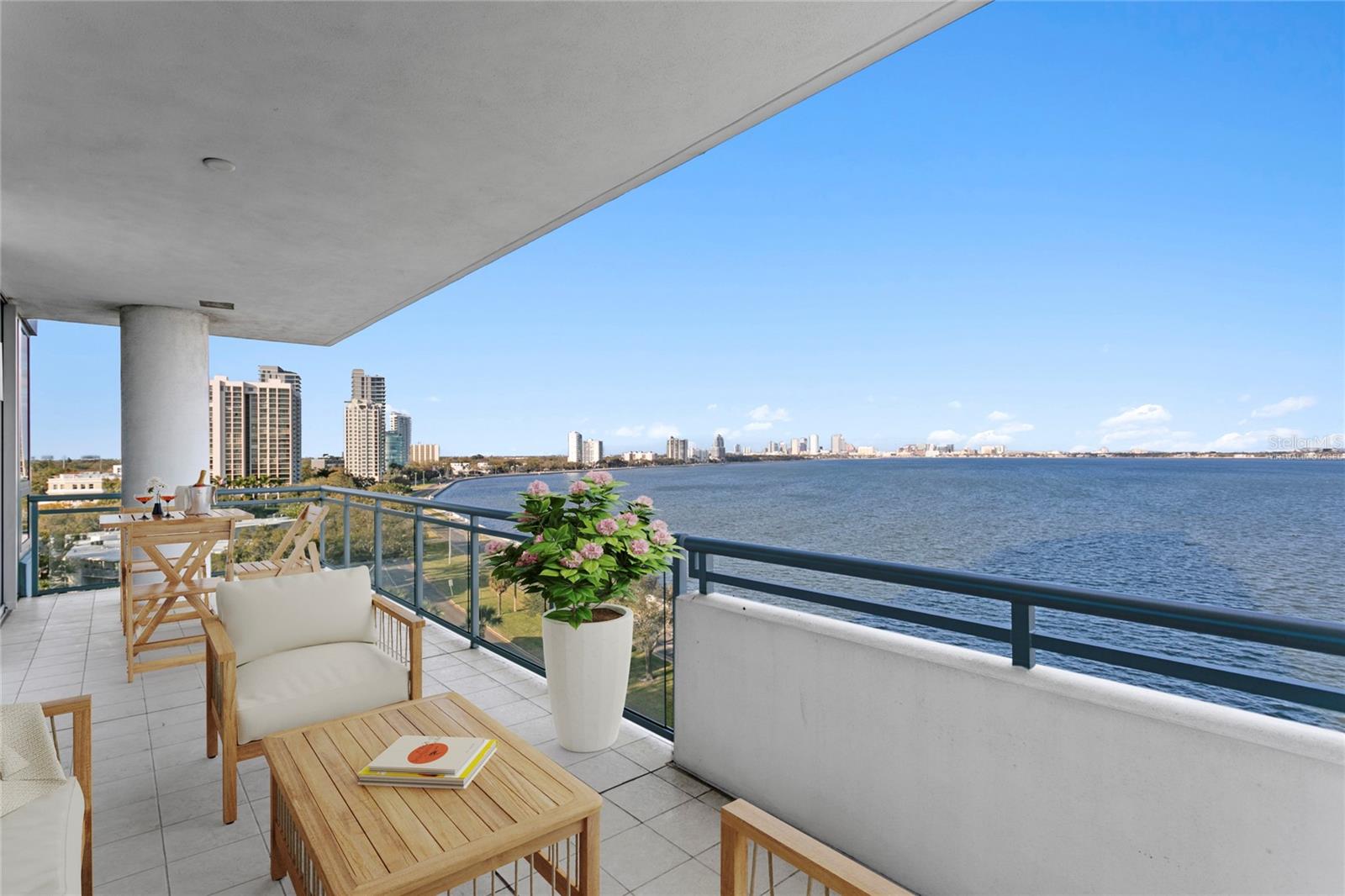 VIRAGE BAYSHORE - Residential