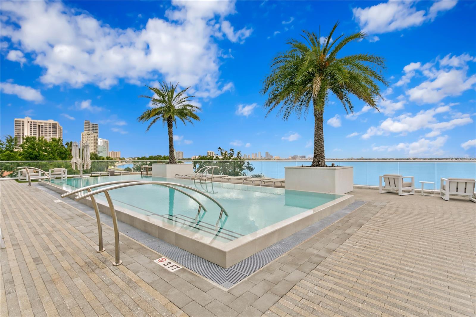 VIRAGE BAYSHORE - Residential