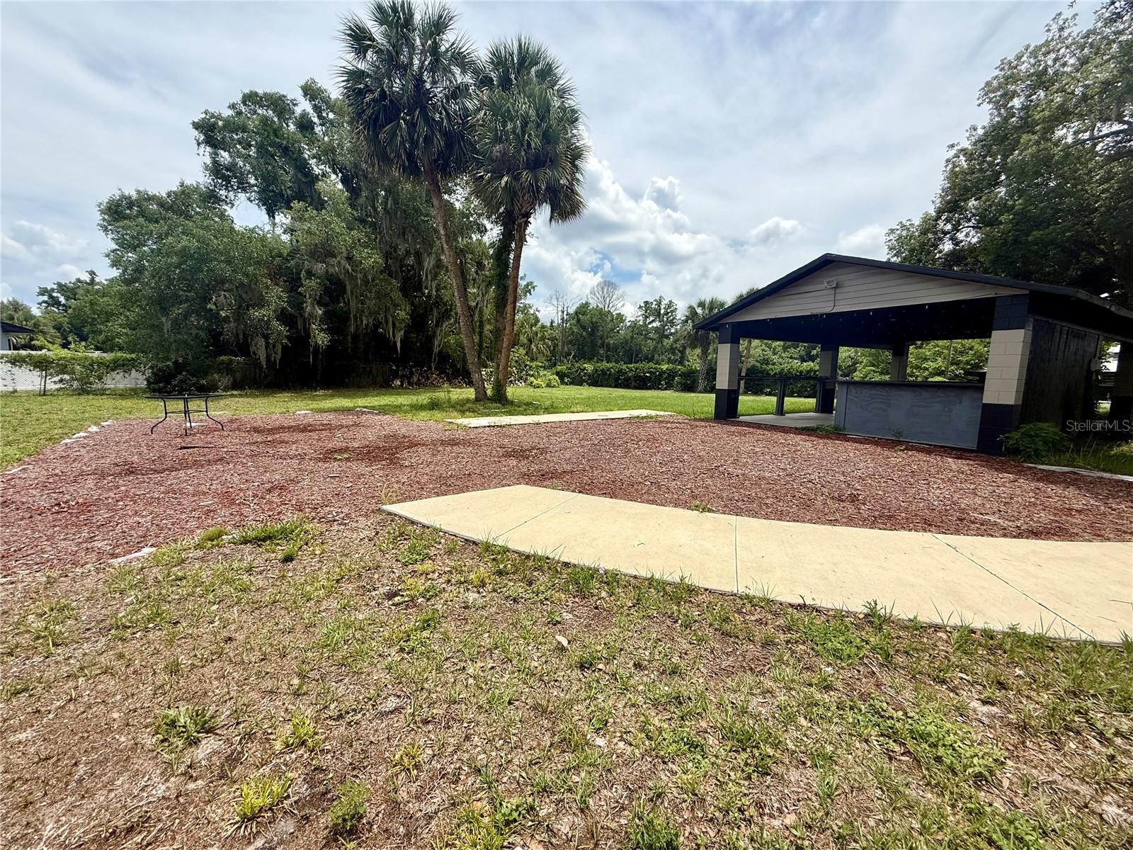 EUSTIS HOGANS SUB - Land