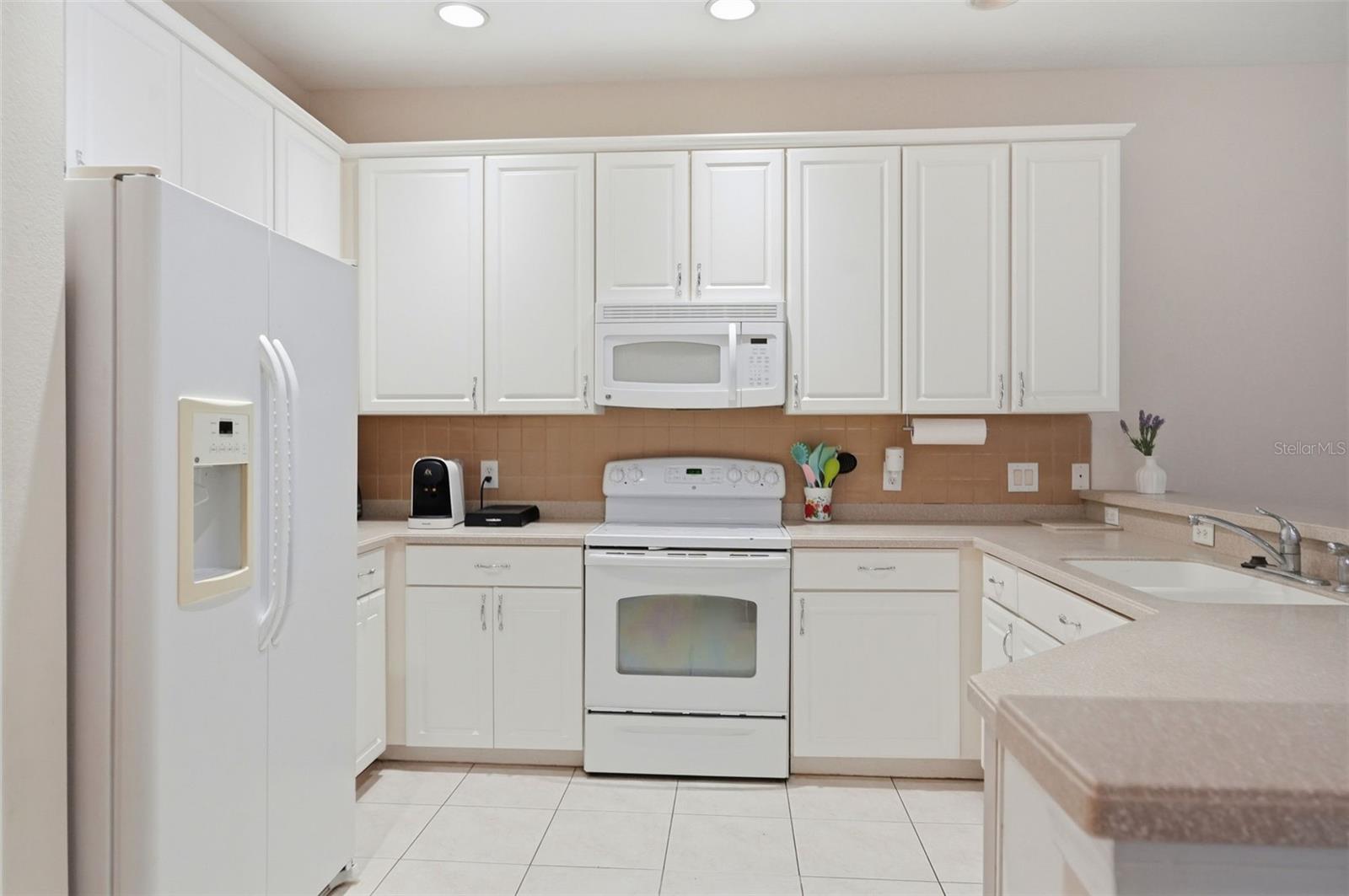 VENTANA TWNHMS AT WATERS EDGE - Residential