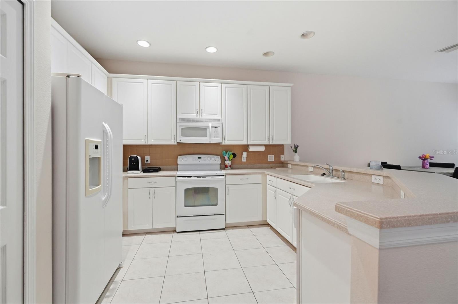 VENTANA TWNHMS AT WATERS EDGE - Residential