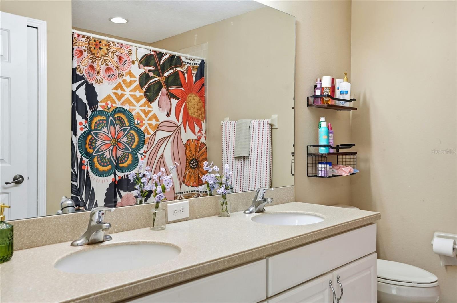 VENTANA TWNHMS AT WATERS EDGE - Residential