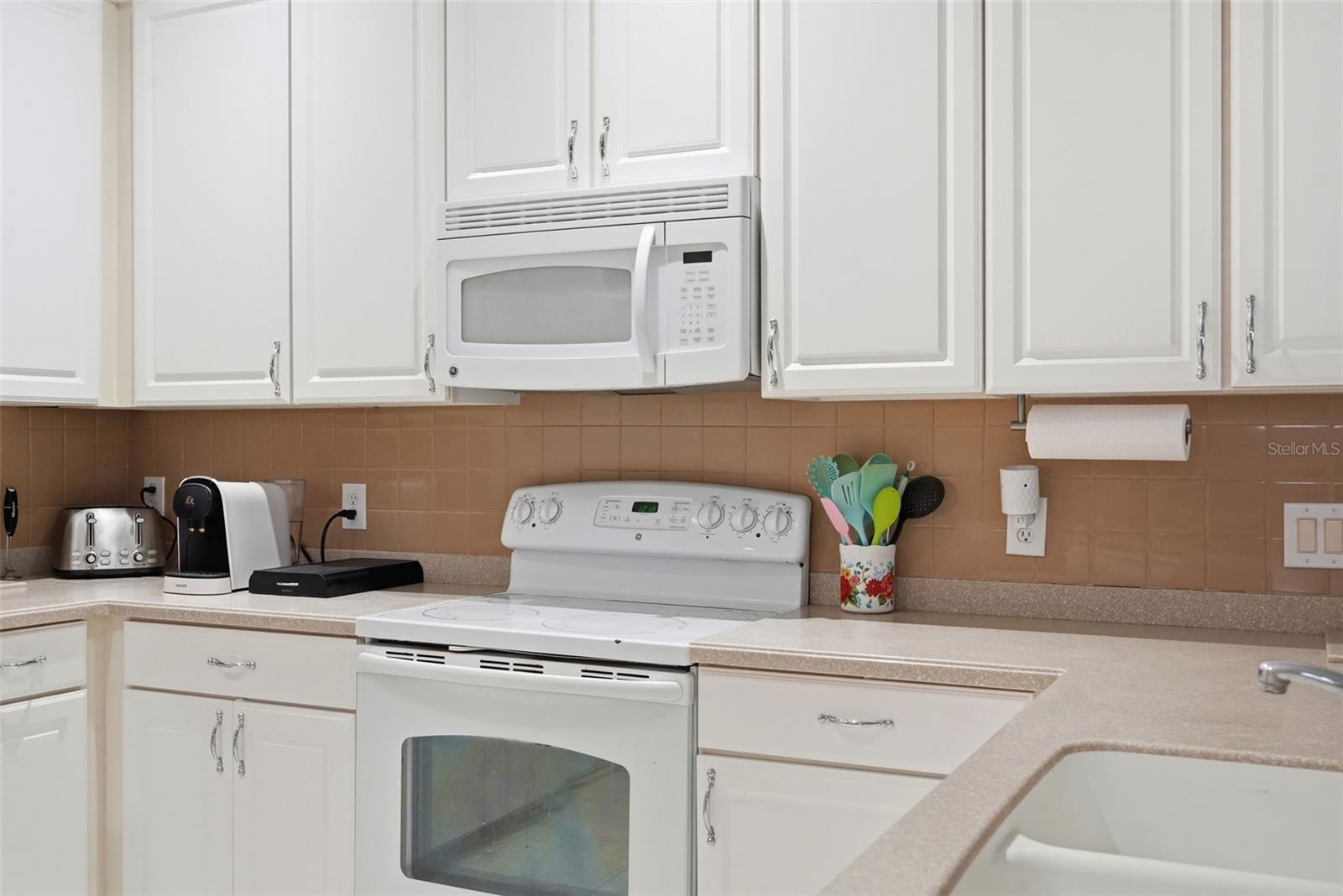 VENTANA TWNHMS AT WATERS EDGE - Residential
