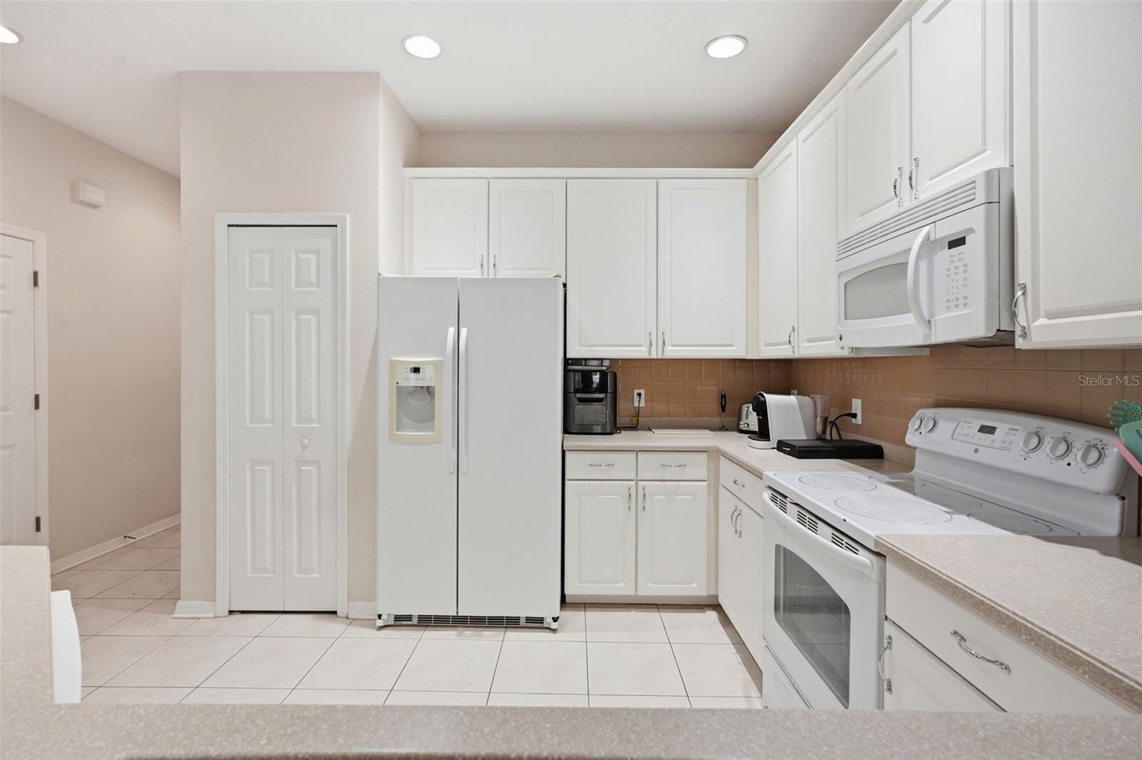 VENTANA TWNHMS AT WATERS EDGE - Residential
