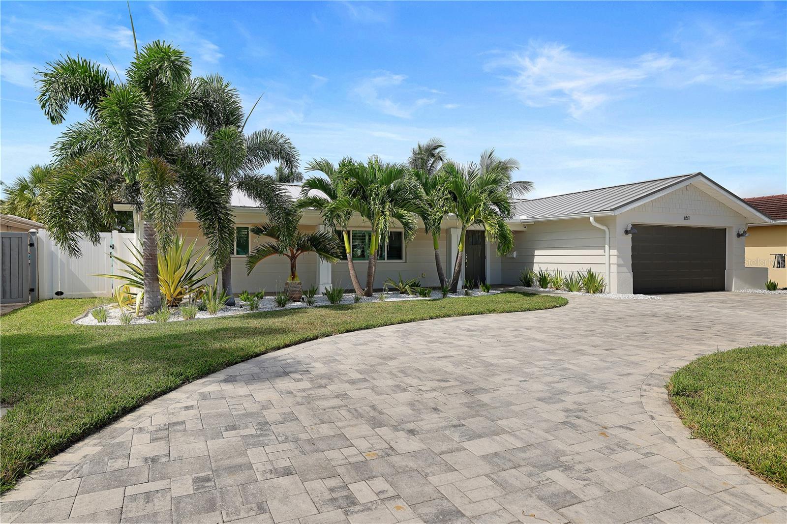 THREE PALMS POINT - Residential