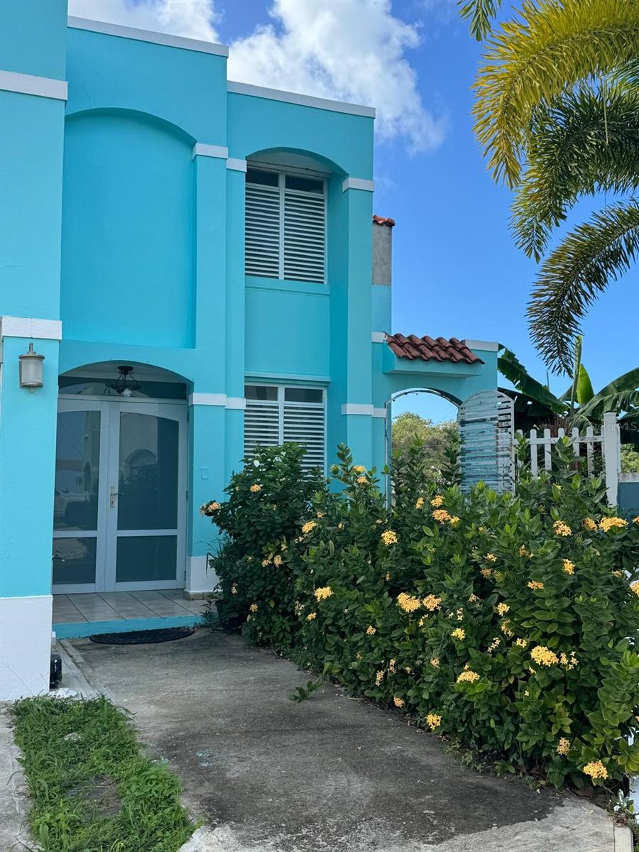 EXCELLENT SIZE LOT 450MC, PROPERTY LOCATED NEAR ACLAIMED BEACHES LIKE LA PARED LUQUILLO AND SURROUNDED BY EL YUNQUE RAINFOREST MOUNTAINS.