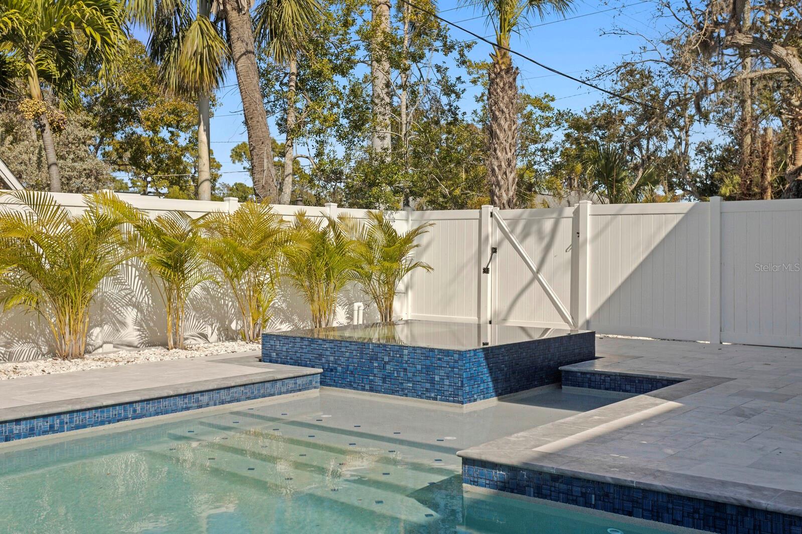LA LINDA TERRACE - Residential
