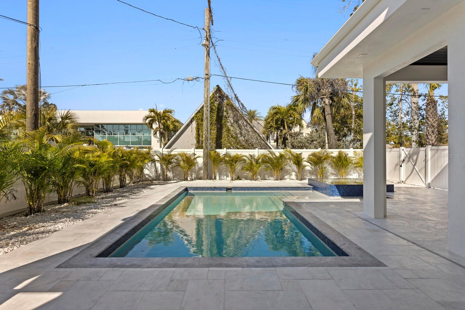 LA LINDA TERRACE - Residential