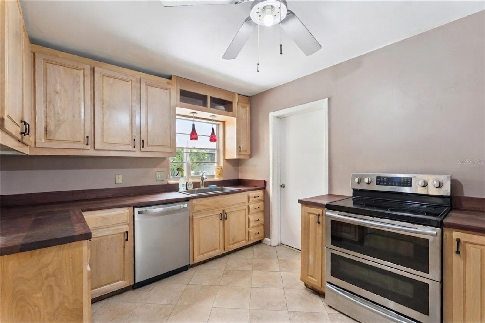 ALBERT LEE RIDGE ADD 02 - Residential