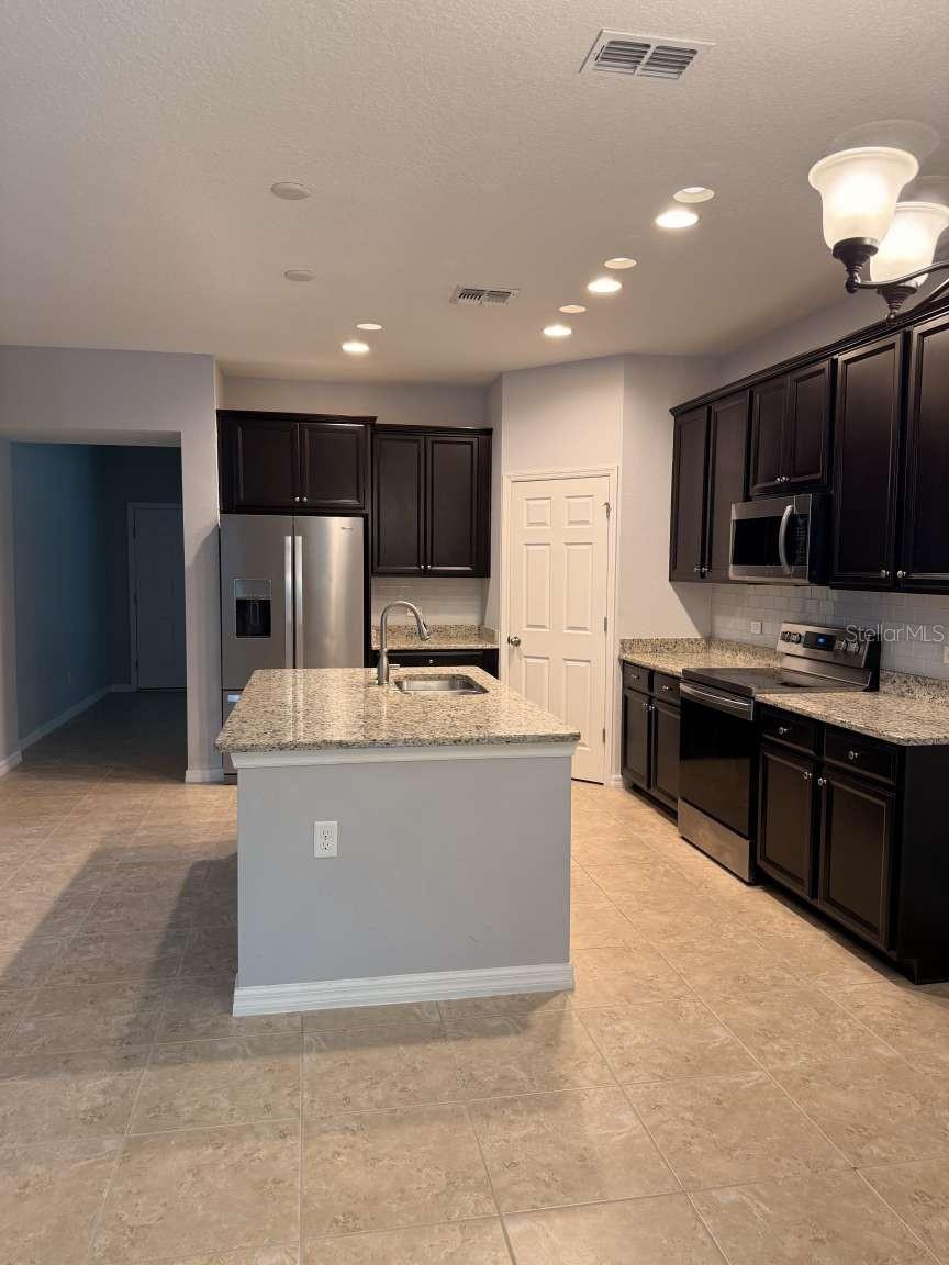 JOHN LAKE POINTE - Residential