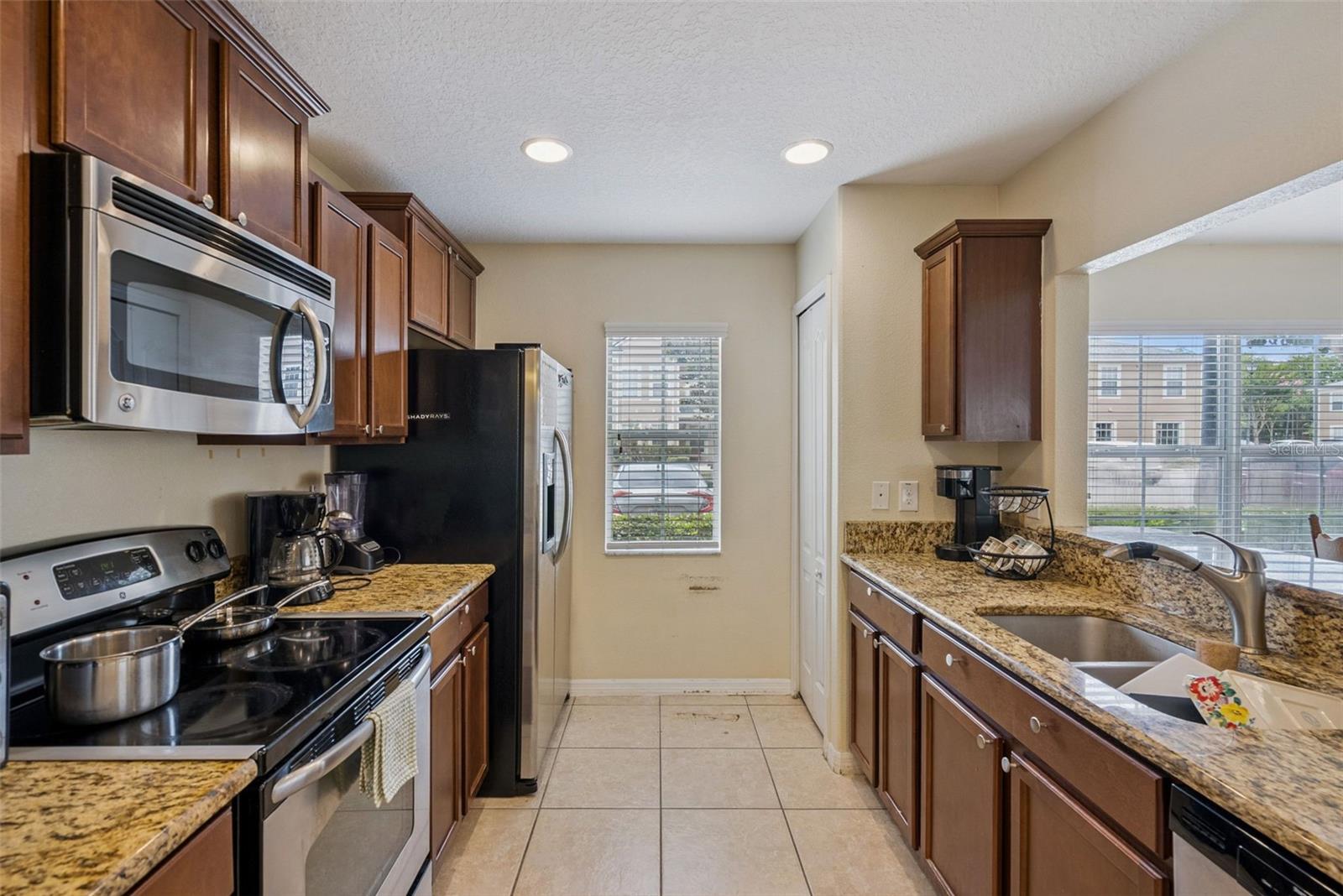AMBERLEE TWNHMS - Residential