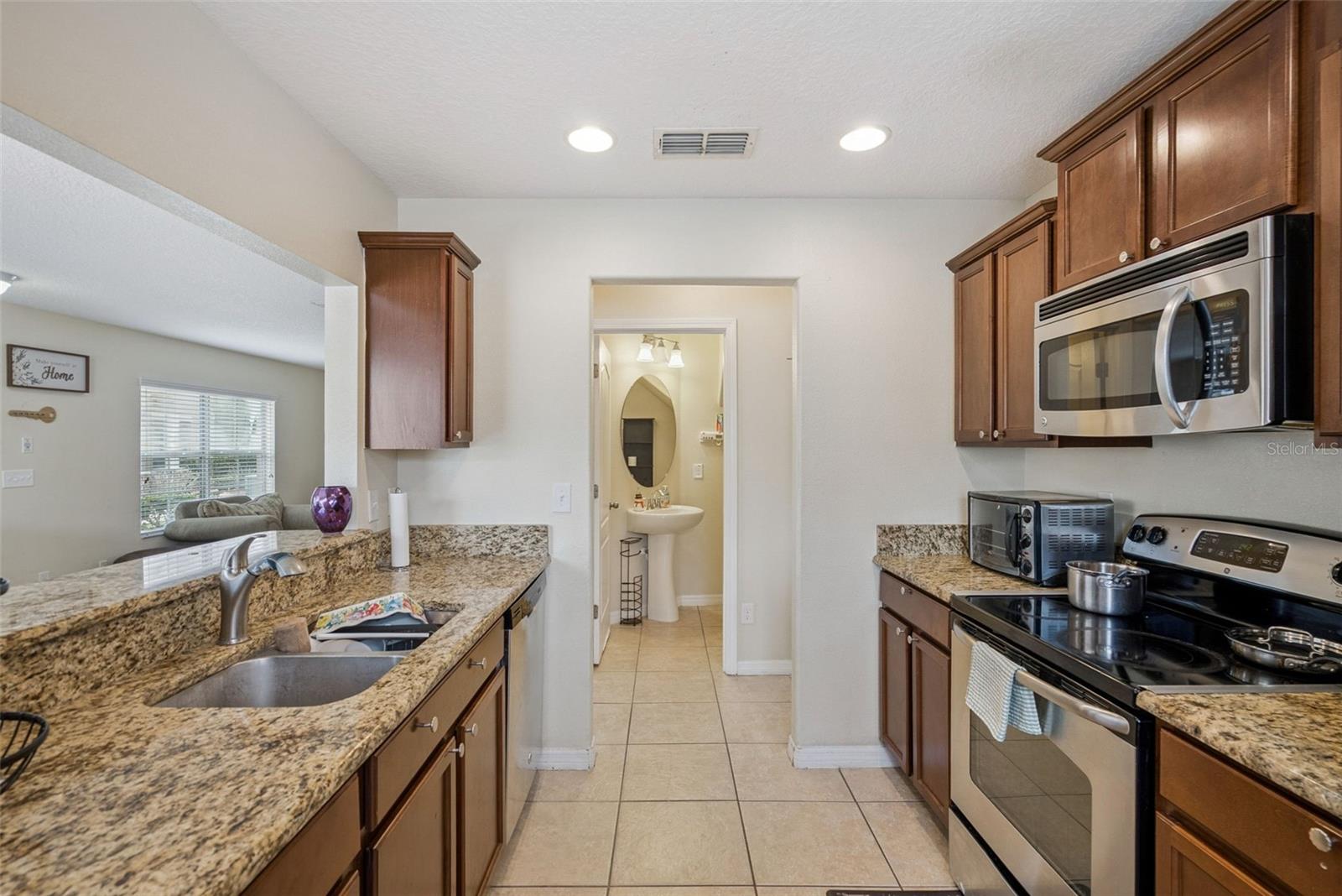 AMBERLEE TWNHMS - Residential