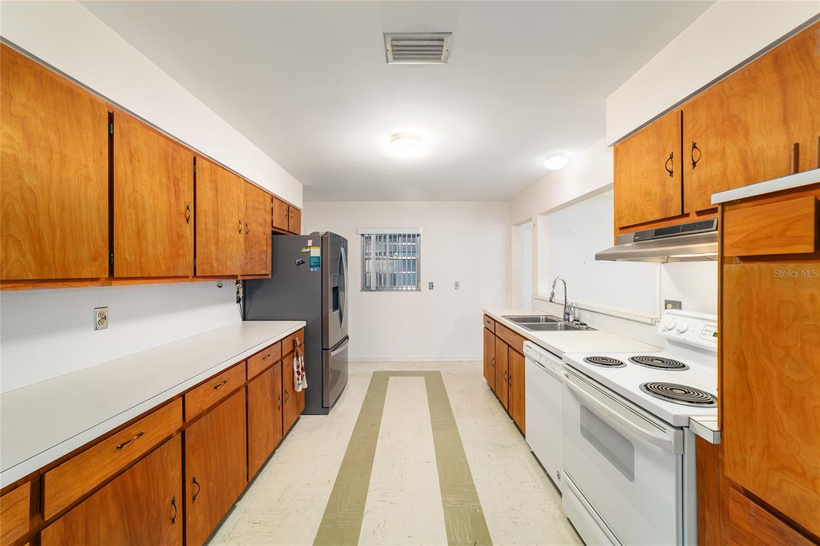 CRESCENT COVE FIRST ADD - Residential