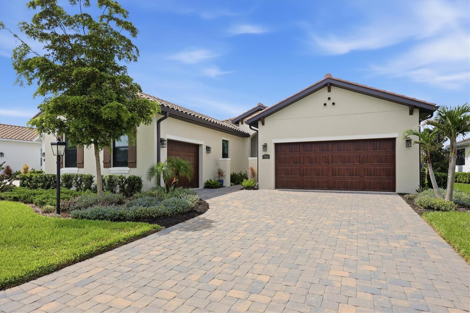 SANDHILL LAKE - Residential