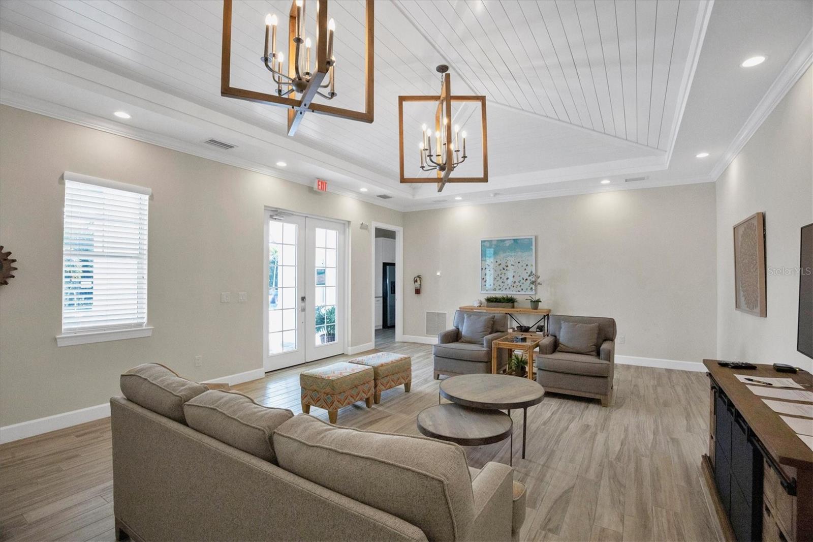 SANDHILL LAKE - Residential