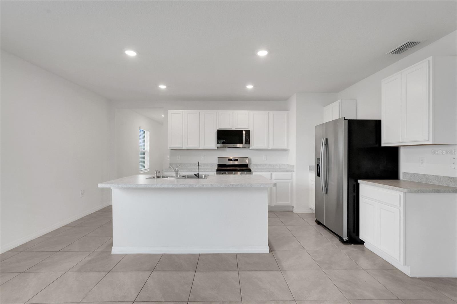 LAKE DENHAM ESTATES - Residential Lease